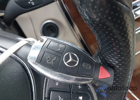 2017 Mercedes-Benz Glc 300 4Matic z USA, uszkodzony, nr VIN WDC0G4KB4HV009214